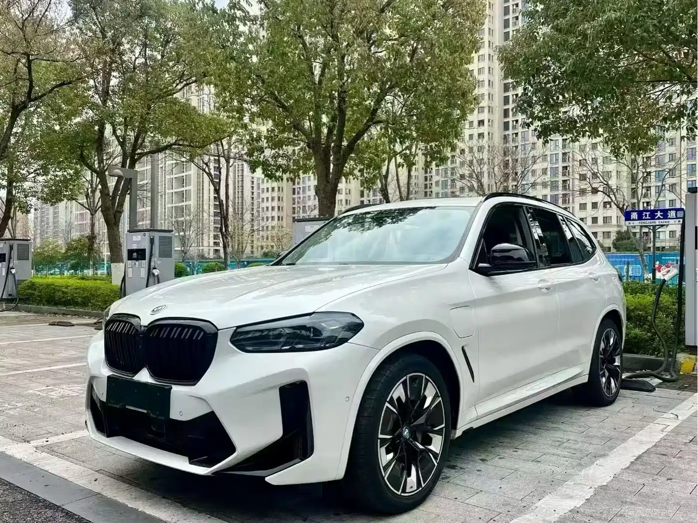 BMW iX3 2022 Leading Edition фото 10