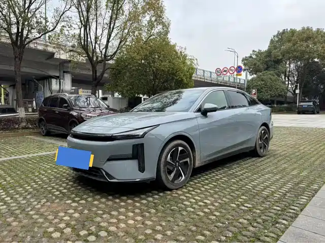  Geely Galaxy Galaxy L6 2024 60km PLUS Soaring Dragon Edition