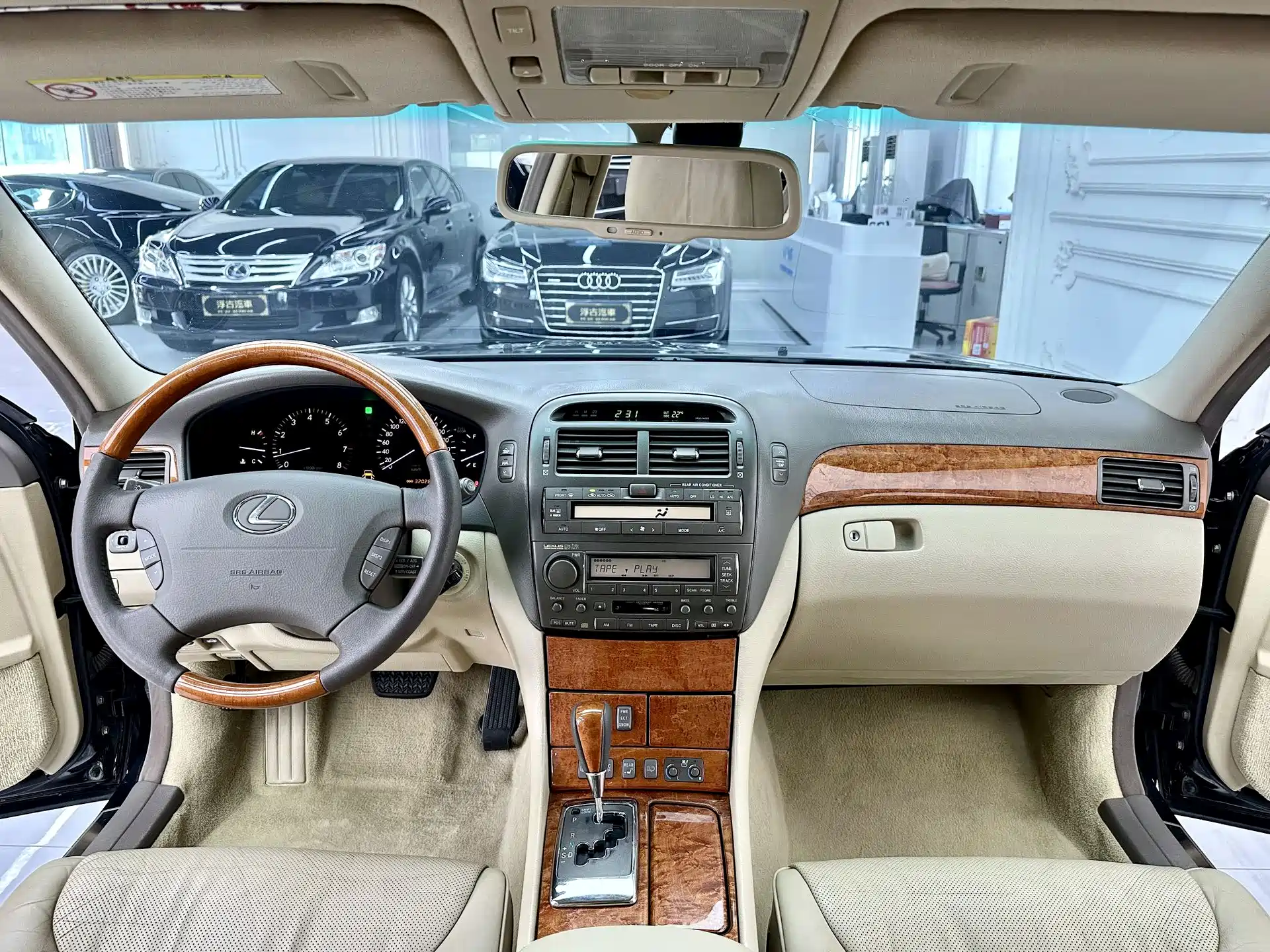 Фото 8 - Lexus LS