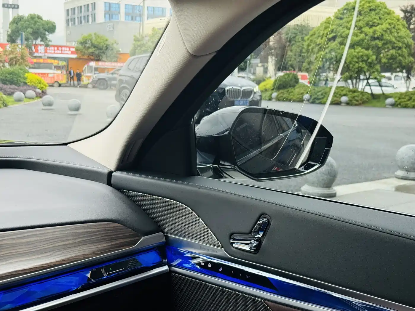 BMW 7 Series 2023 Model 740Li Leading M Sport Package фото 21