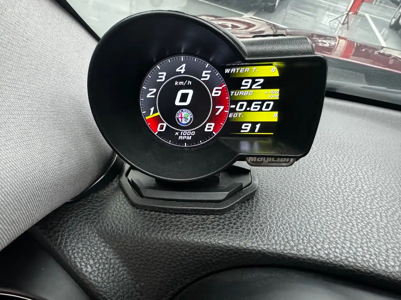 Alfa Romeo Giulia 2017 2.0T 280HP Luxury Edition фото 15