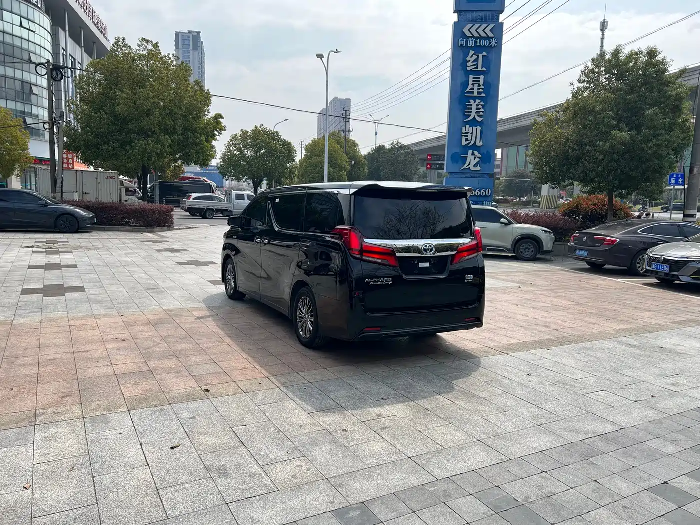 Toyota Alphard 2019 Hybrid 2.5L Premium Edition фото 26