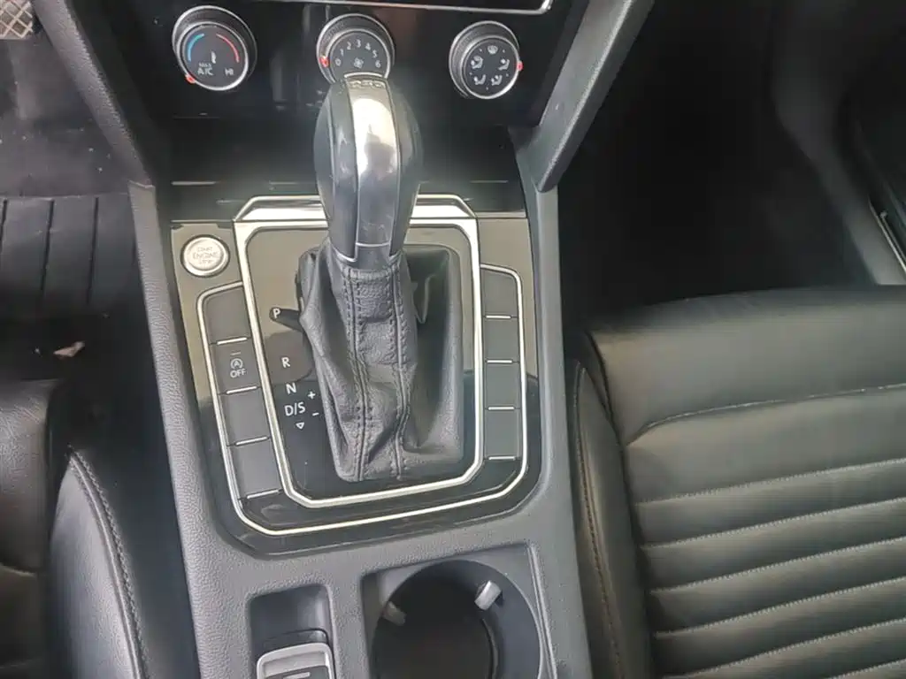 Volkswagen Magotan 2018 330TSI DSG Leading фото 14