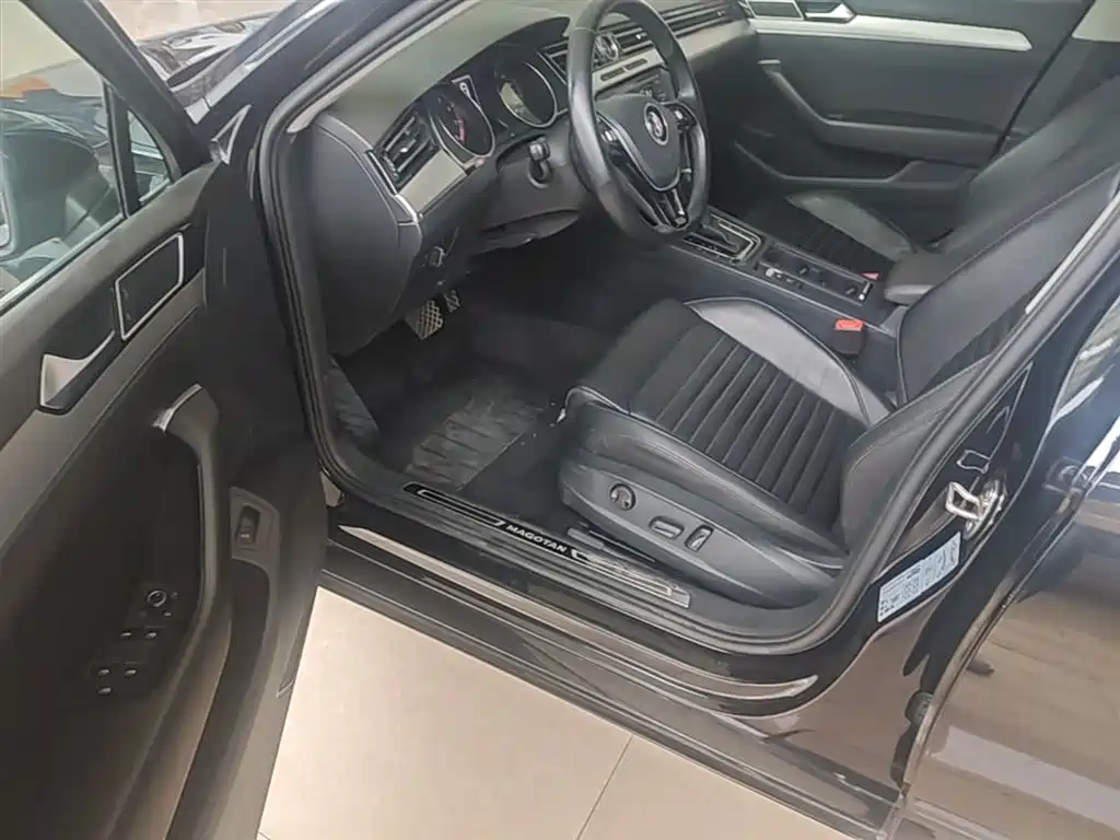 Volkswagen Magotan 2018 330TSI DSG Leading фото 16