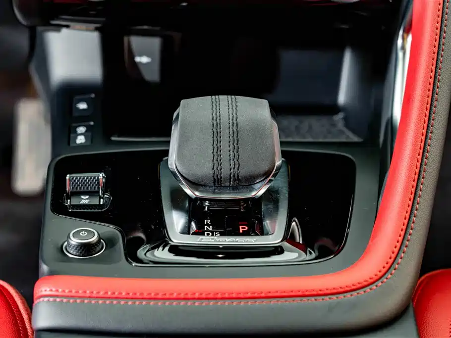 Фото 14 - Jaguar E-PACE