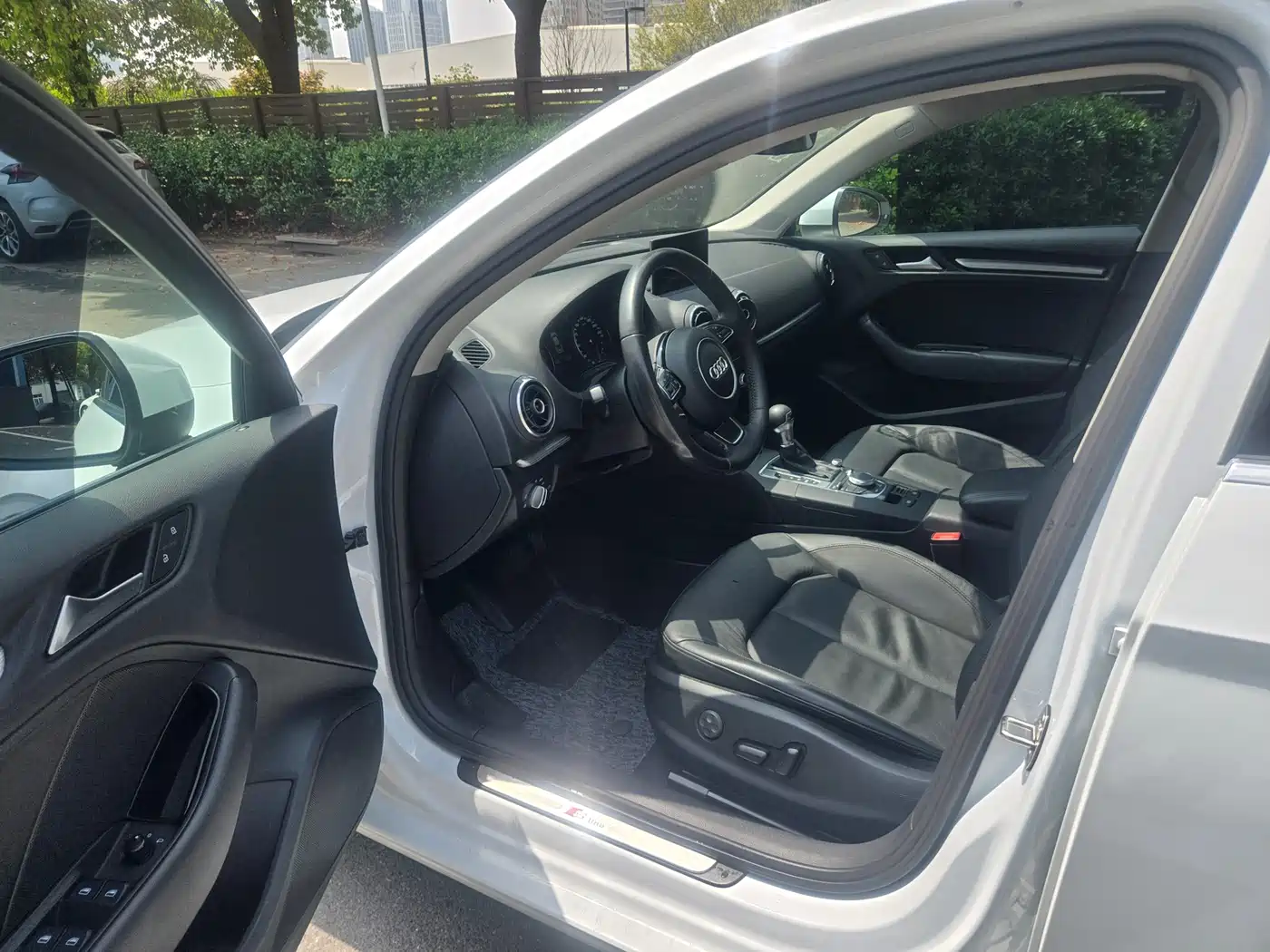 Audi A3 2015 Limousine 40 TFSI Automatic Comfort фото 4