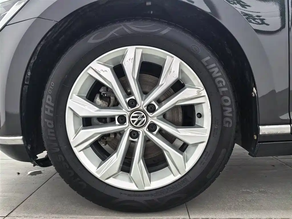 Volkswagen Magotan 2018 330TSI DSG Luxury фото 17