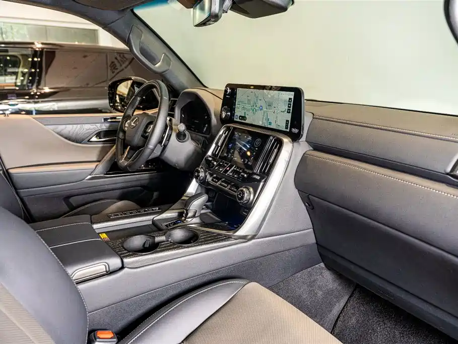 Lexus LX 2025 700h OVERTRAIL Frontier Edition фото 10