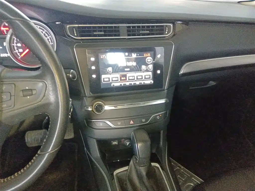 Peugeot 408 2014 1.8L Automatic Luxury Edition фото 13