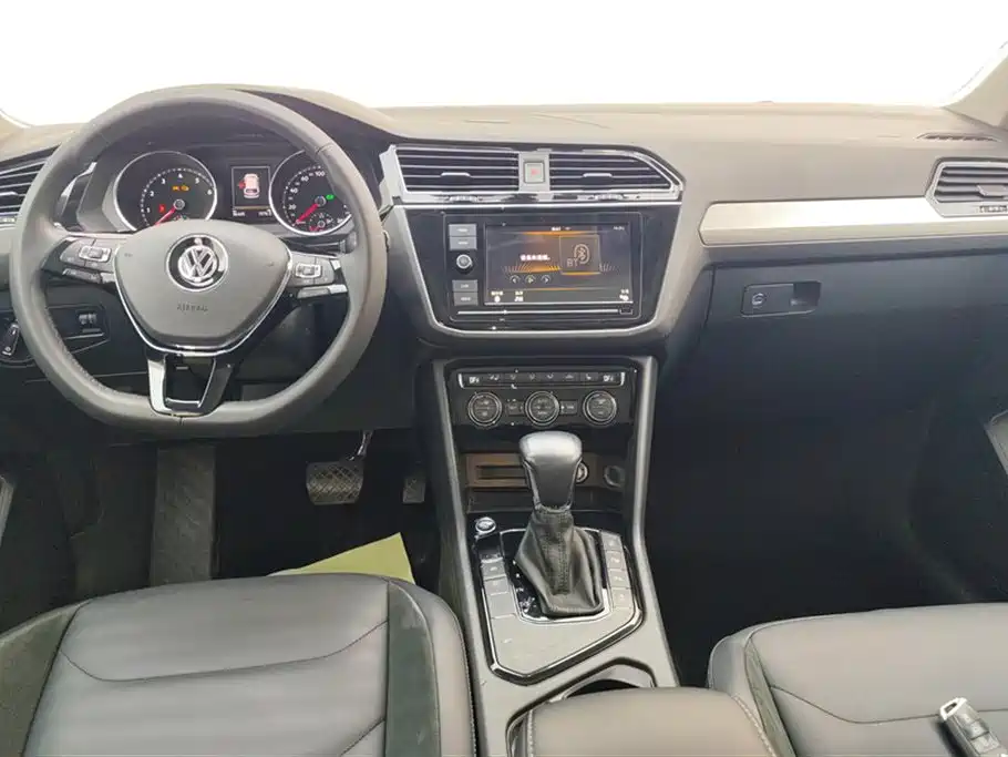 Volkswagen Tiguan L 2019 330TSI Automatic 2WD Smart Luxury Edition China VI фото 12