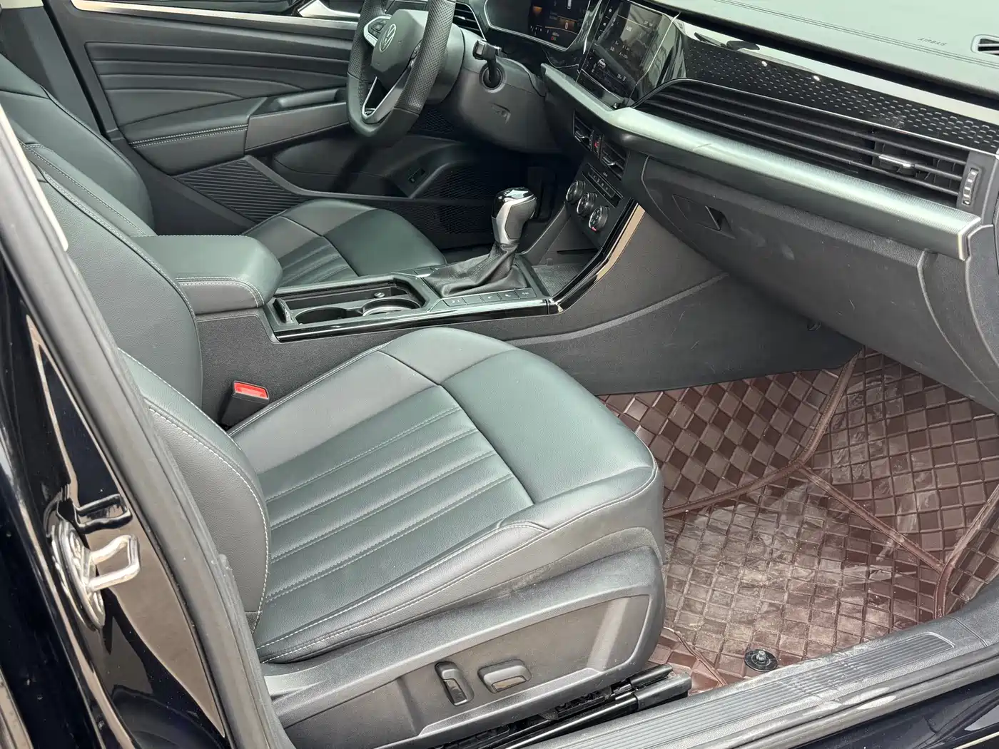 Volkswagen Passat 2022 280TSI Business Edition фото 15