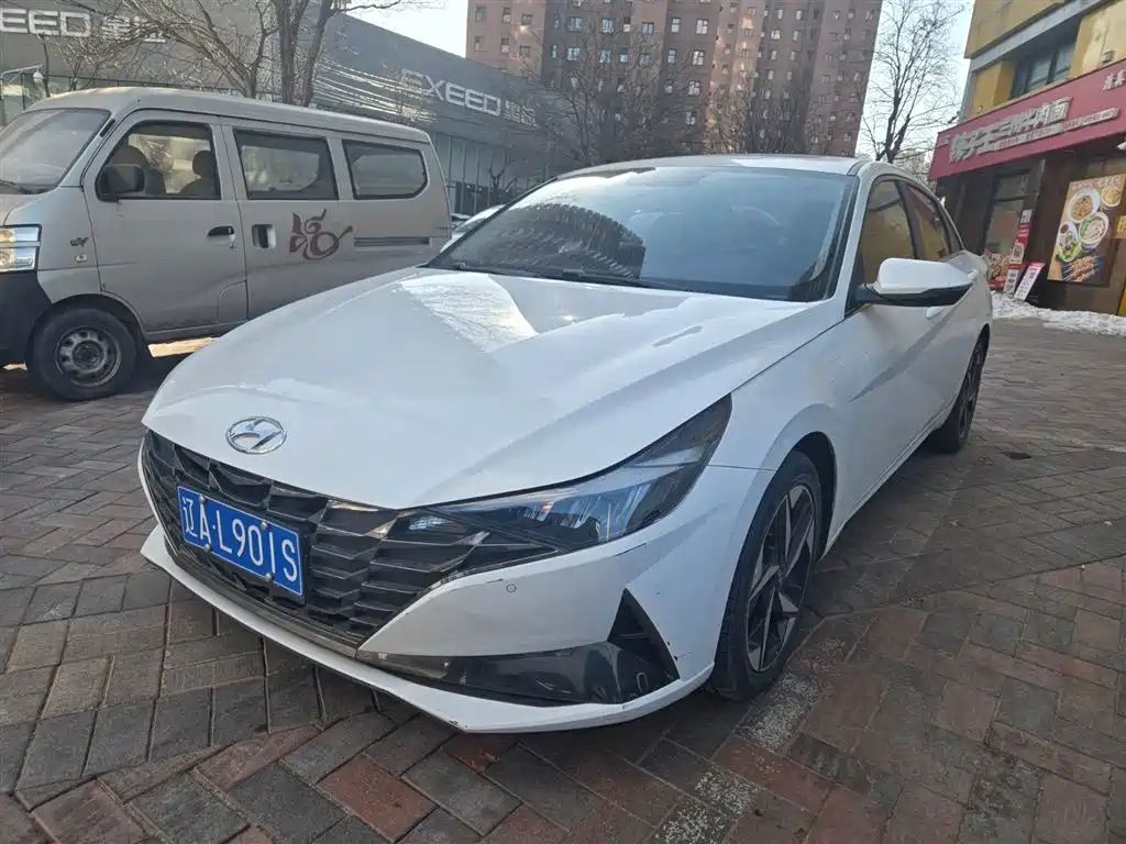 HYUNDAI ELANTRA