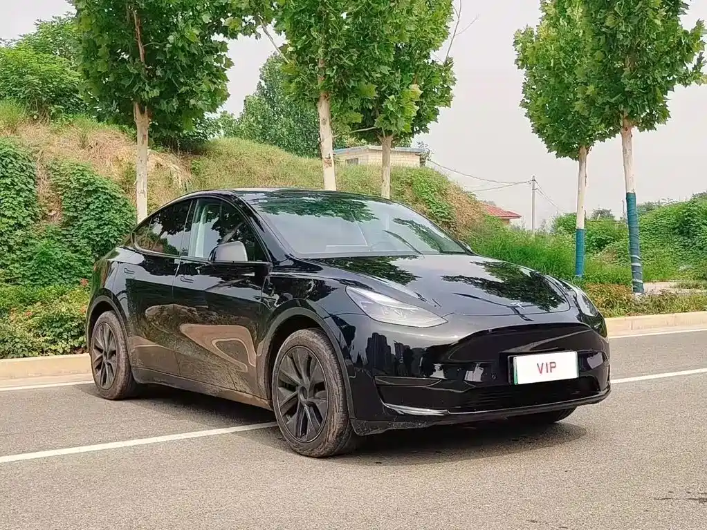 Photo 3 - Tesla Model Y