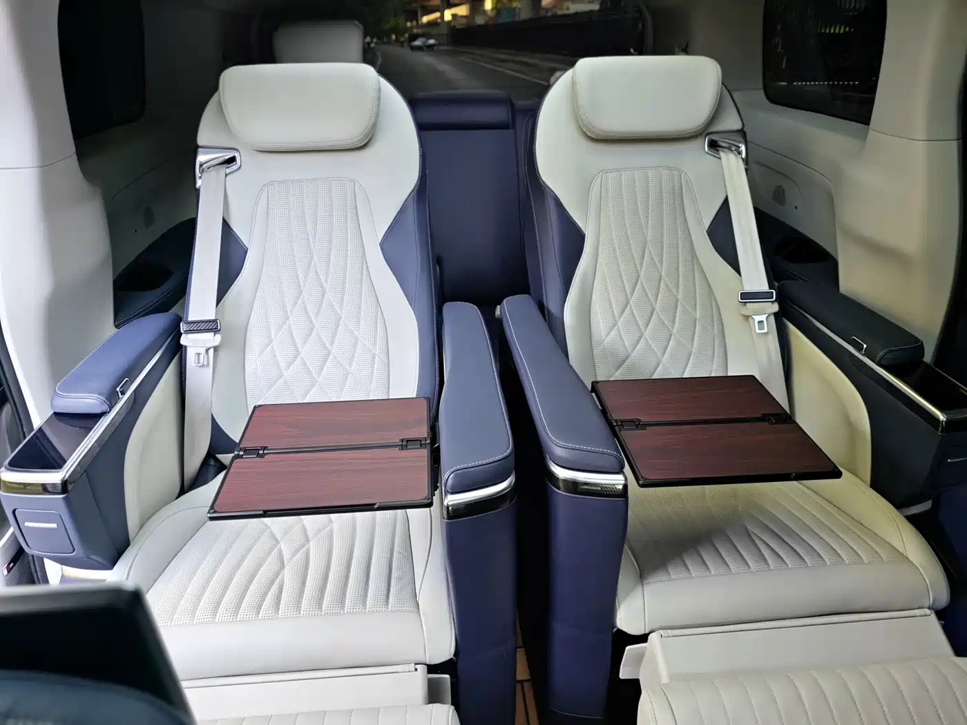 SAIC Maxus Maxus G90 2023 2.0T Interstellar 7-seater фото 23