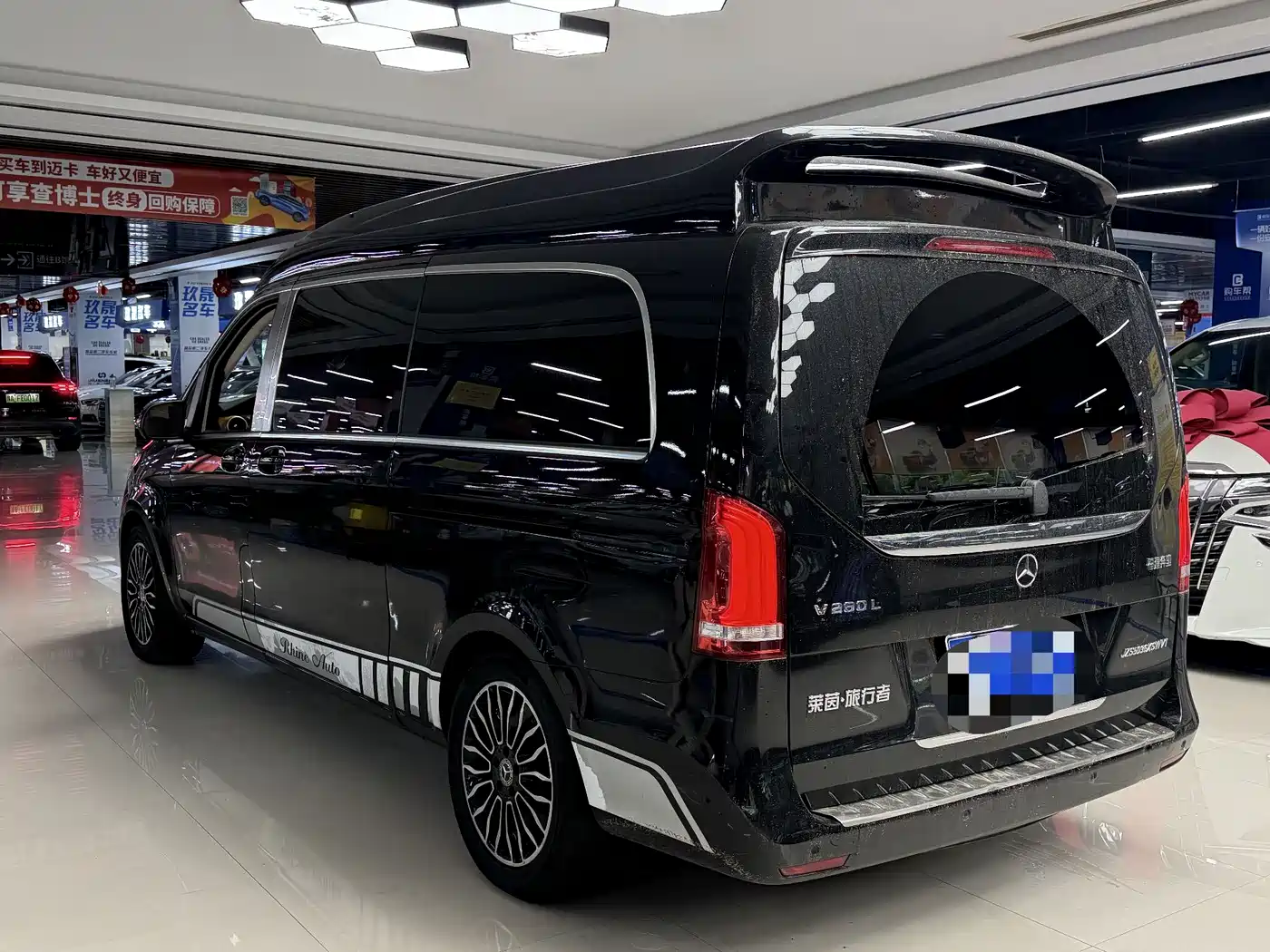 Mercedes-Benz V-Class 2018 V 260 L Premium Long Wheelbase Edition China VI фото 10