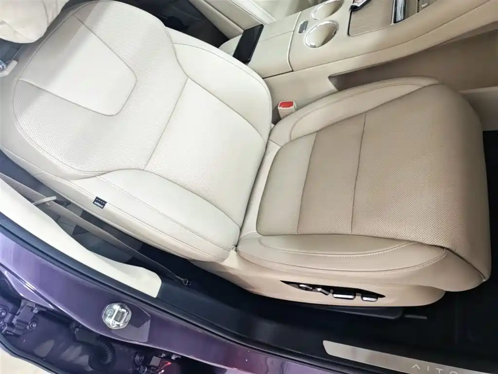 AITO Wenjie AITO M5 2025 Extended Range Ultra AWD фото 25