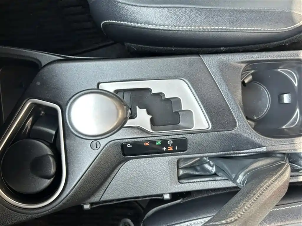 Toyota RAV4 Rongfang 2016 2.0L CVT 2WD Smart (China V) фото 6