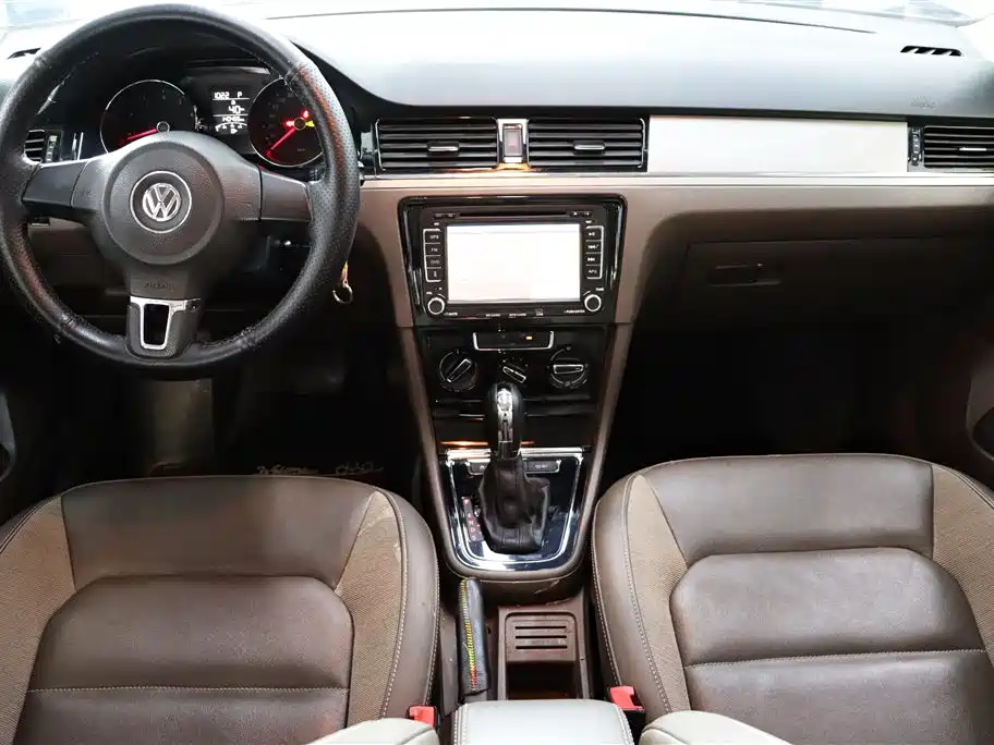 Volkswagen Bora 2014 1.6L Automatic Comfort Edition фото 6