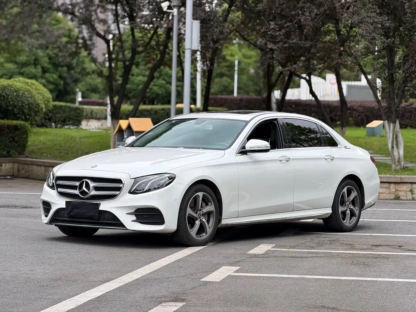Mercedes-Benz E-Class 2018 E 300 L Sport Fashion фото 4