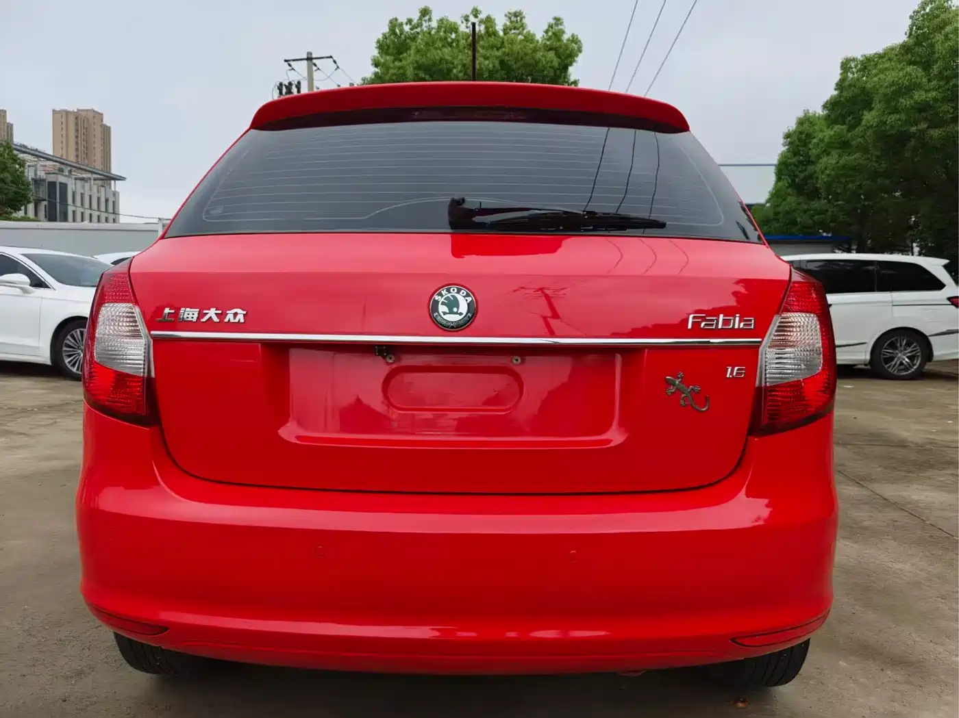 Škoda Fabia 2011 1.6L Automatic Crystal Enjoyment Edition фото 8
