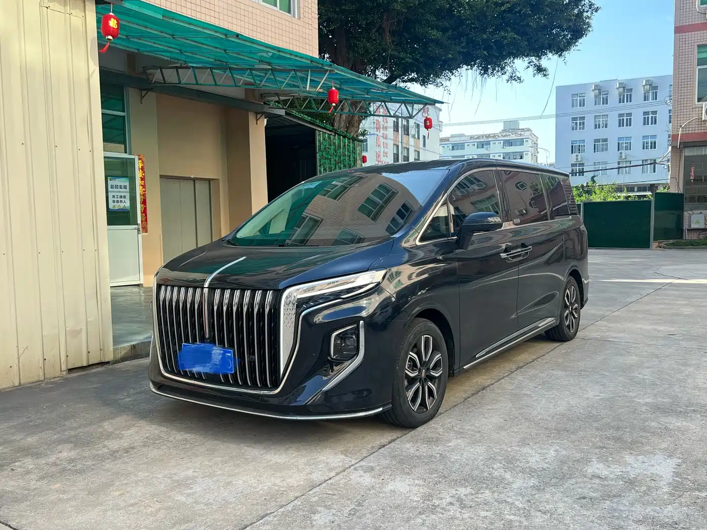 Hongqi HQ9 2023 2.0T Smart Connect Flag Smooth Edition