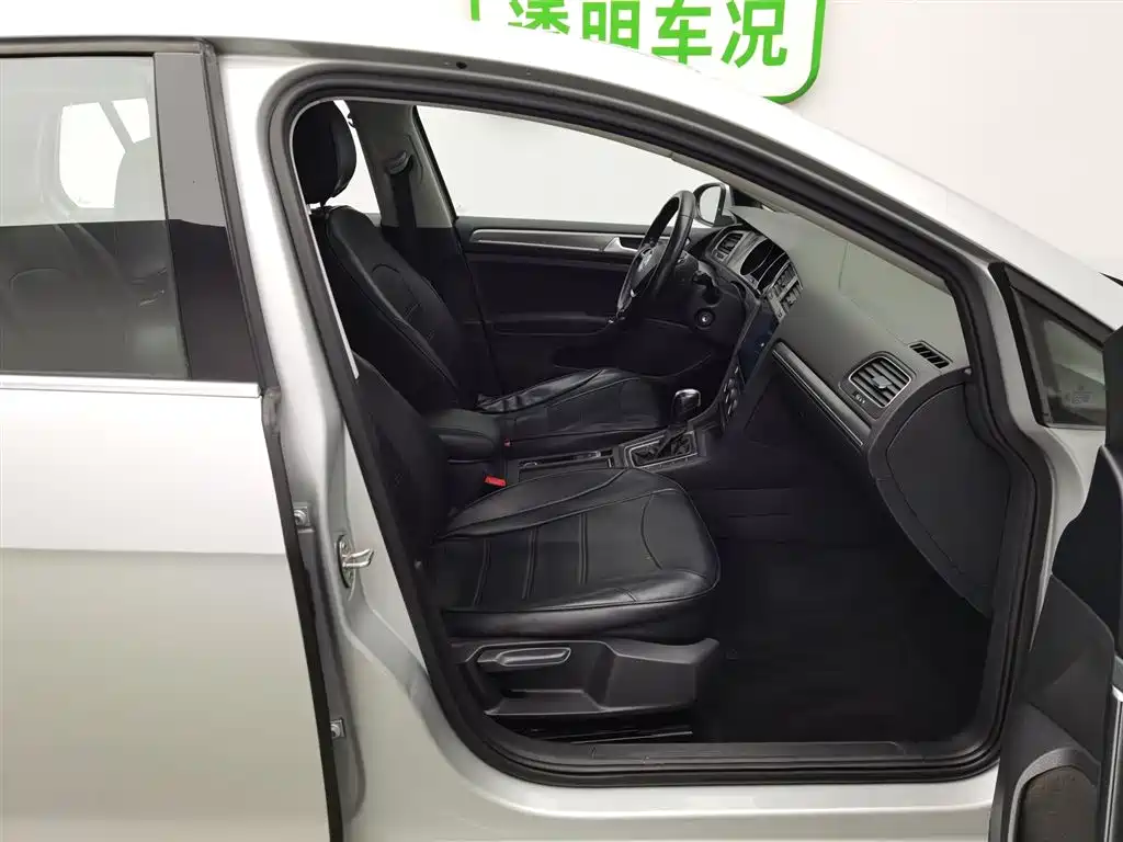 Volkswagen Golf 2016 1.6L Automatic Comfort фото 23