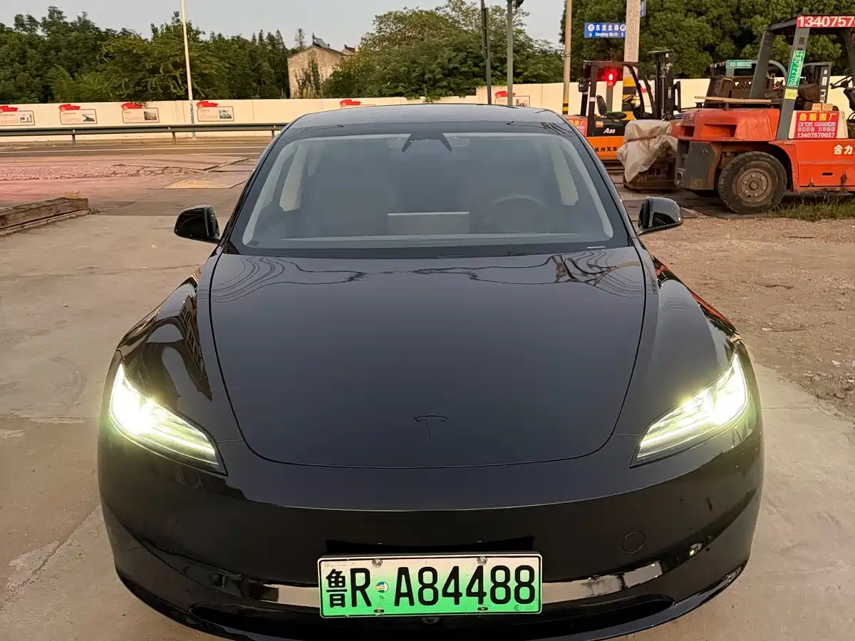 Tesla Model 3 2026 2025 Model Year Facelift Rear-Wheel Drive