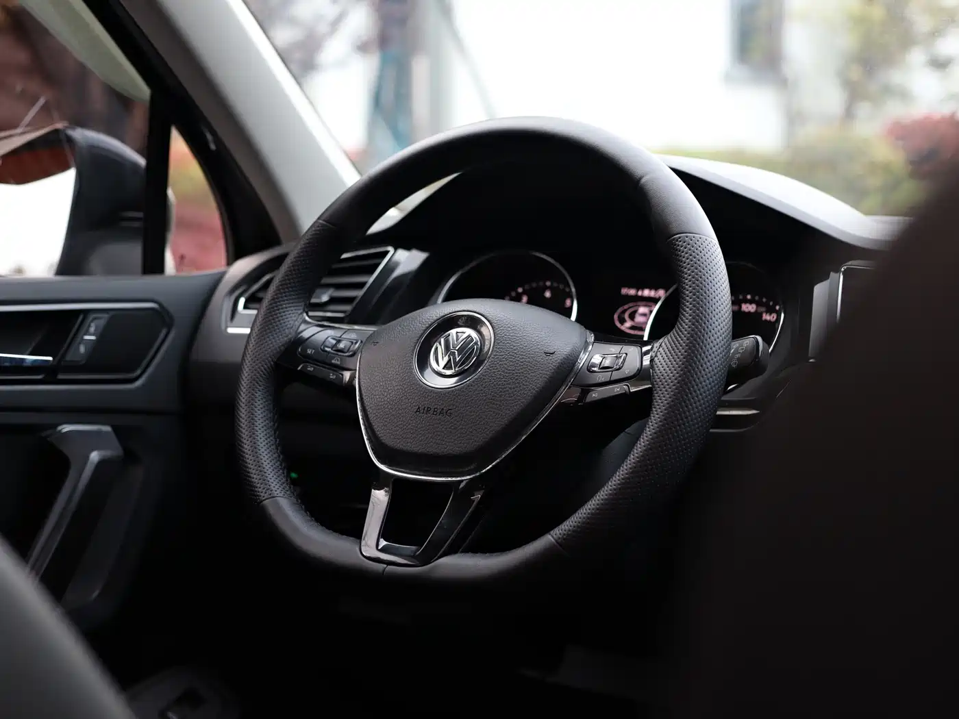 Volkswagen Tiguan L 2017 330TSI Automatic 2WD Flagship Edition фото 24
