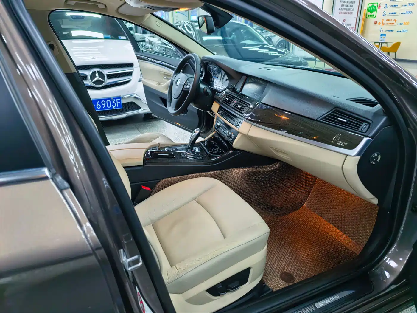 BMW 5 Series 2013 525Li Excellence Edition фото 9