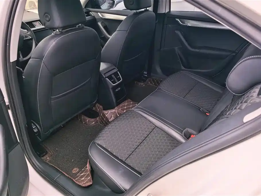 Škoda Octavia 2018 TSI280 DSG Luxury Edition фото 11