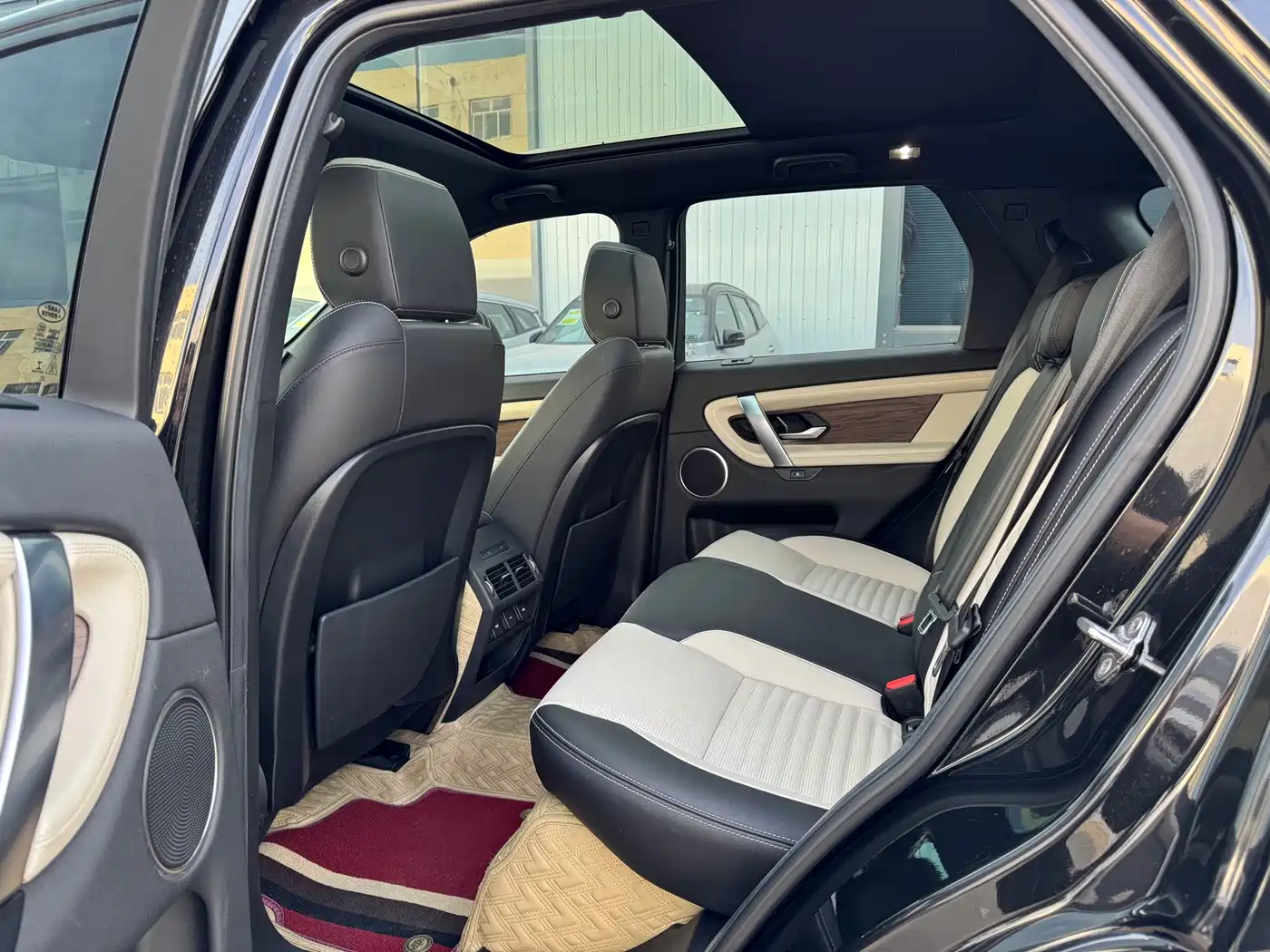 Land Rover Discovery Sport 2022 Model Facelift 249PS R-Dynamic SE Performance Tech Edition 5-seater фото 5