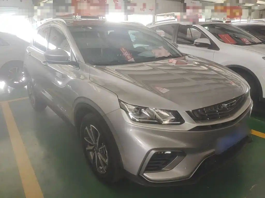 Фото 4 - Geely Coolray