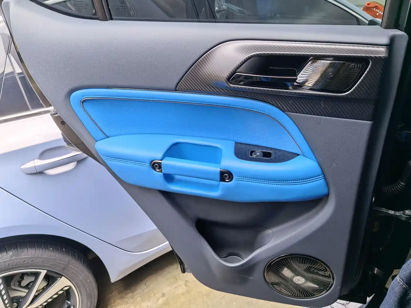 TANK CO CREATION TANK 300