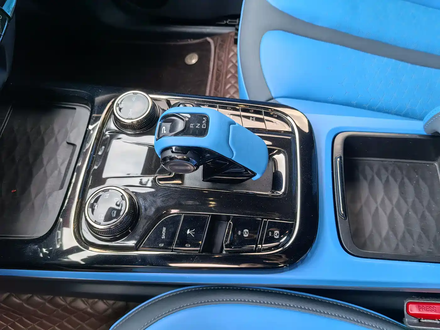 TANK CO CREATION TANK 300