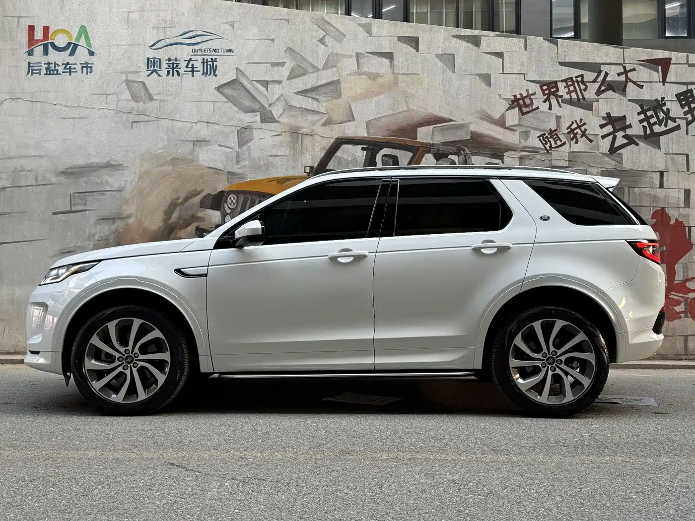 Land Rover Discovery Sport 2022 Model 249PS R-Dynamic S Performance Edition 5-Seater фото 3
