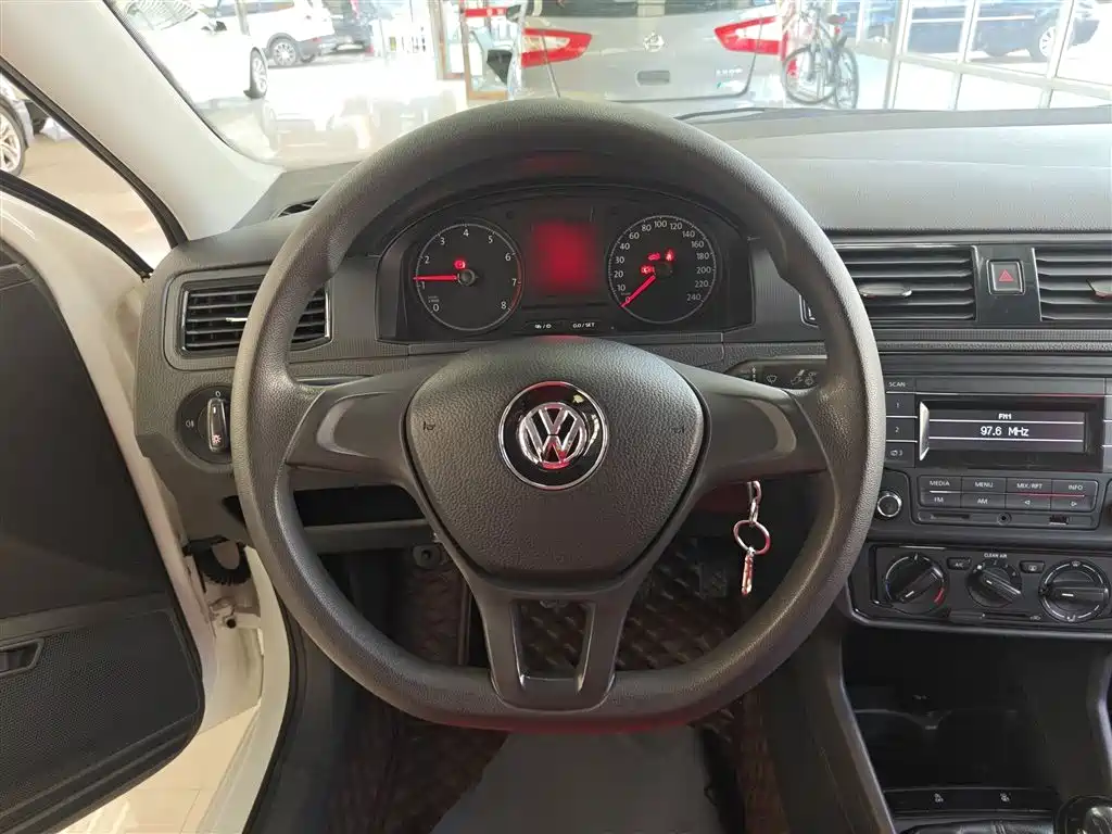 VOLKSWAGEN SANTANA