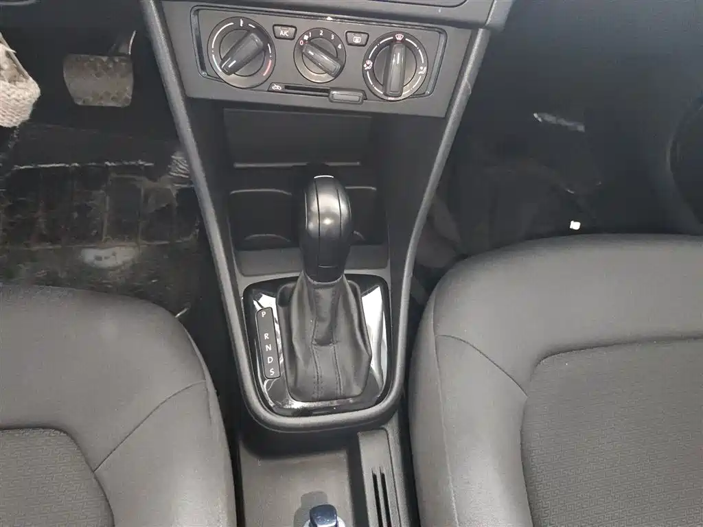 Volkswagen Santana 2015 1.6L Automatic Trend Edition фото 10