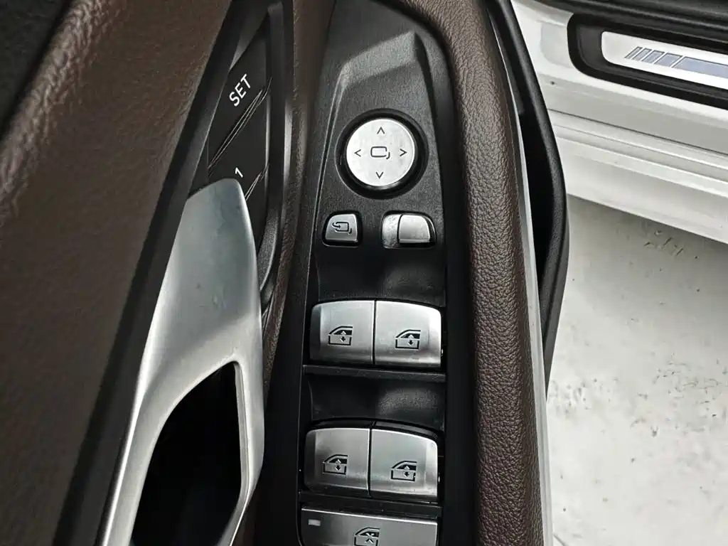 BMW 3 Series 2023 320Li M Sport Package фото 16