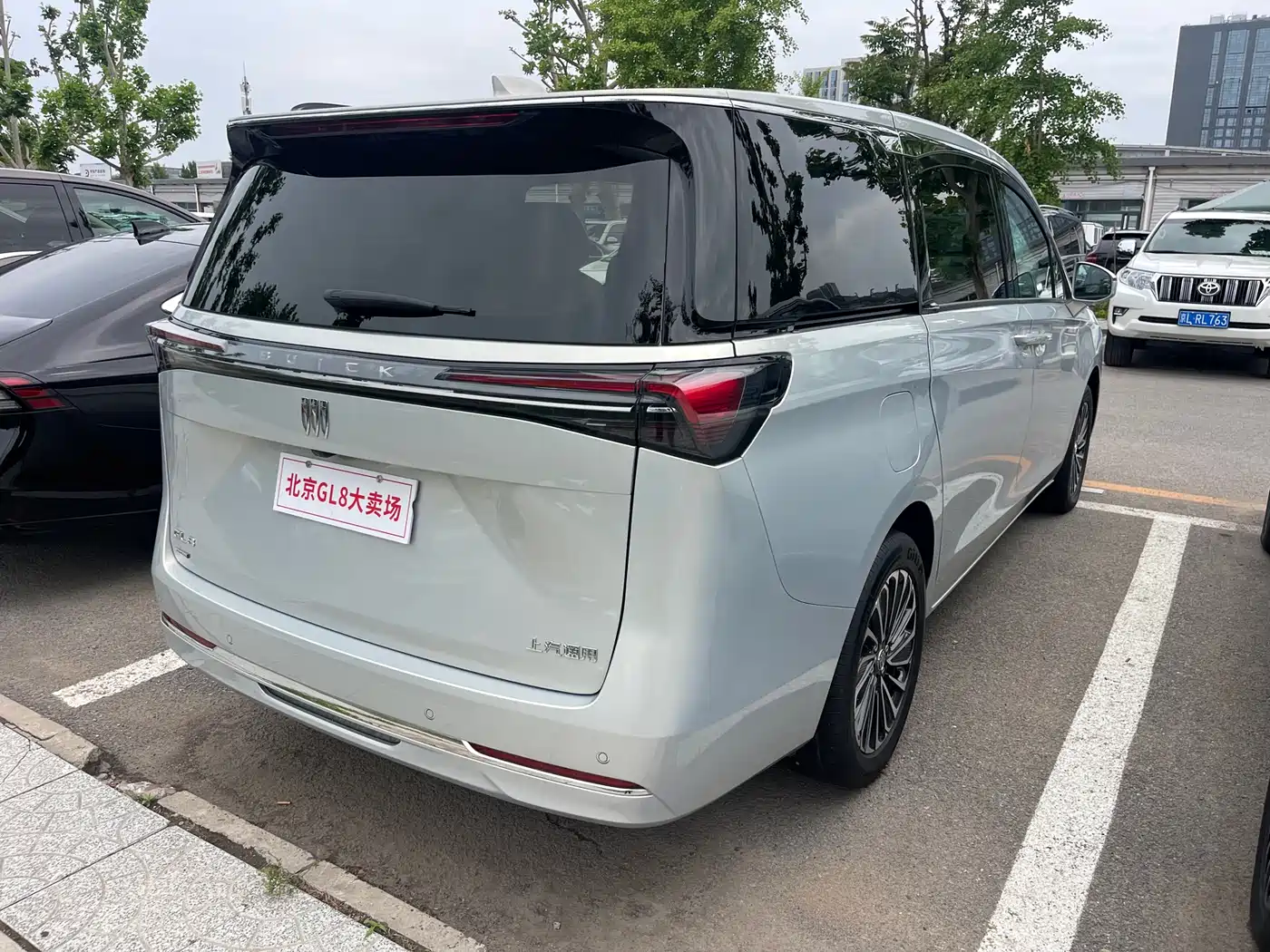 Buick GL8 New Energy 2025 Land Honor Premium Edition 7-Seater фото 9