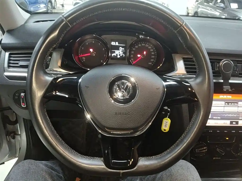 Volkswagen Bora 2016 Model 1.6L Manual Comfort фото 11