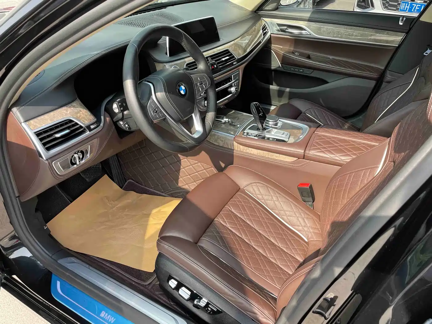 BMW 7 Series 2021 Model 740Li Leading Luxury Package фото 5