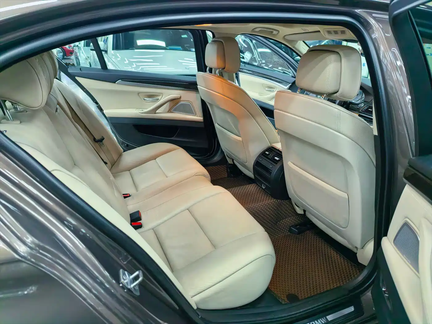 BMW 5 Series 2013 525Li Excellence Edition фото 10