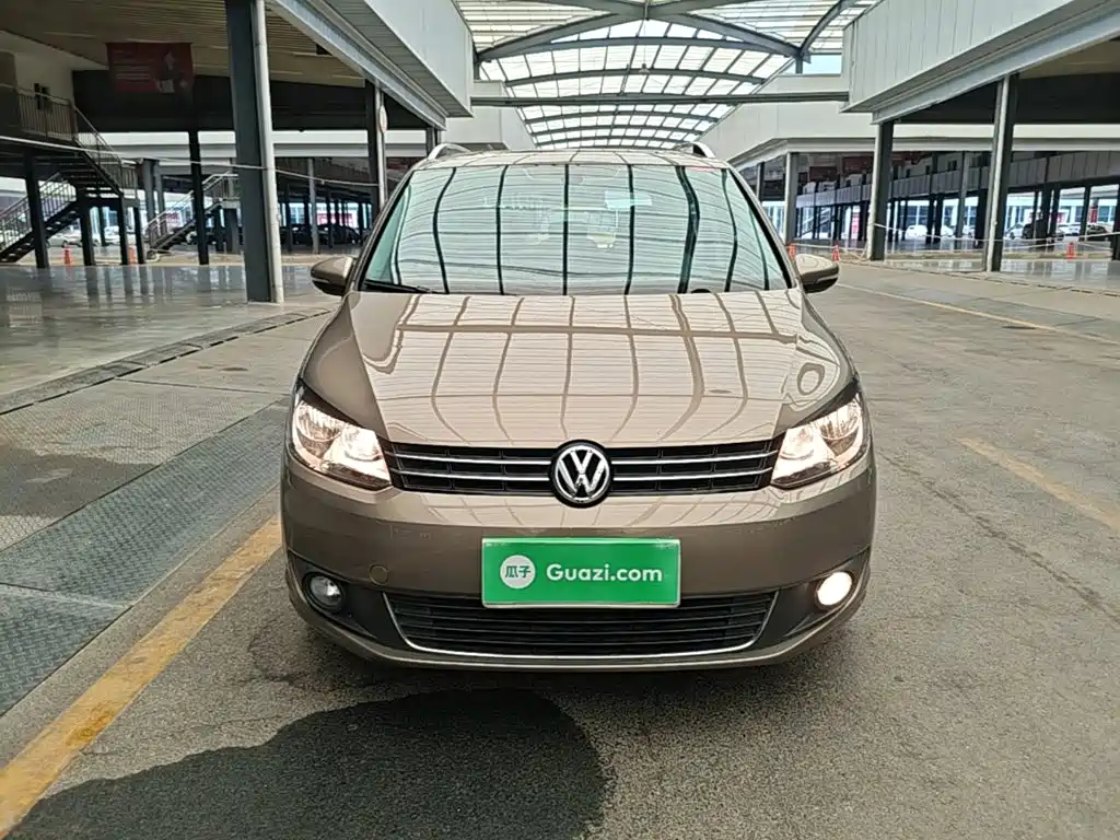 Photo 3 - Volkswagen Touran