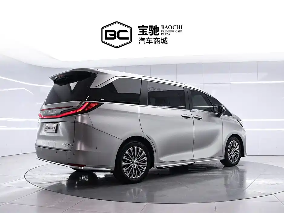 Lexus LM 2023 500h 6-Seater Prestige Edition фото 3