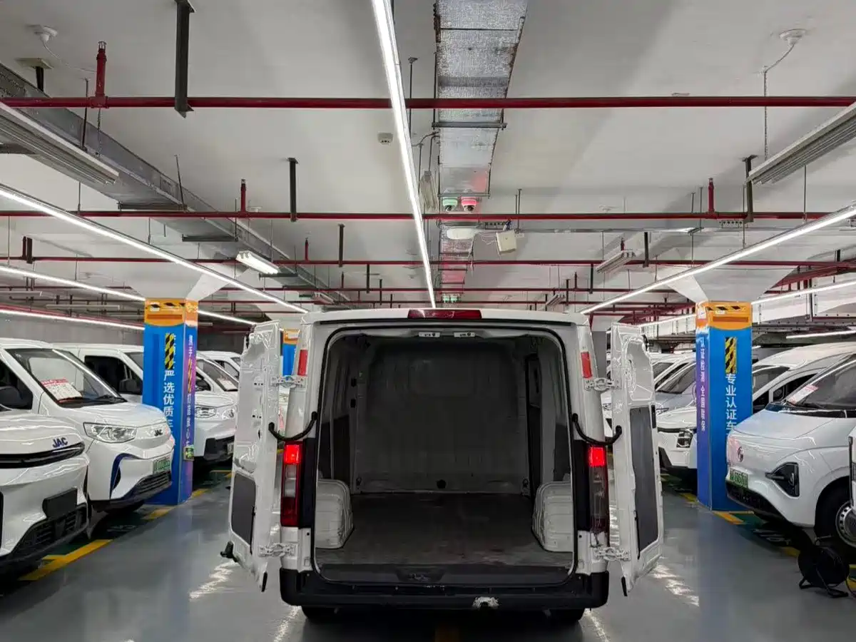 Foton Fengjing i7 2025 2025 Professional Logistics Long Wheelbase FWD CATL 66.67kWh Smart Edition Flat Roof Single Tire 2-Seater