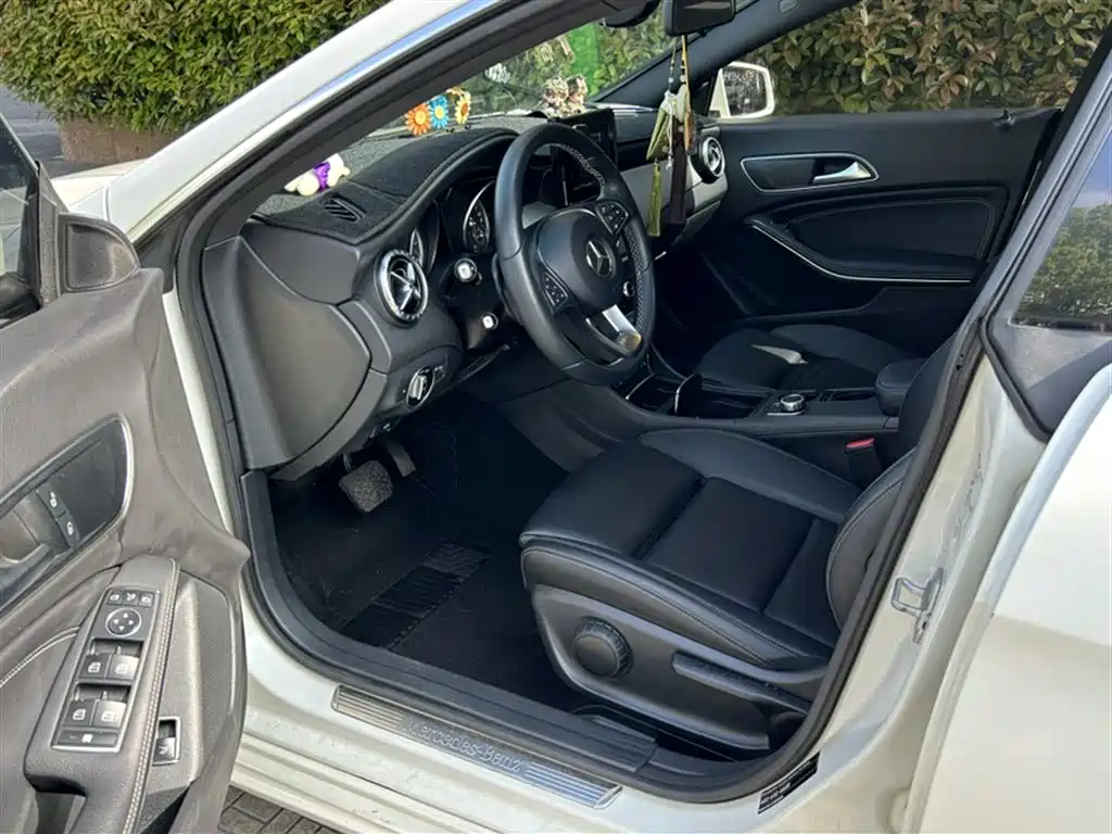 Mercedes-Benz CLA (Import) 2017 CLA 200 Dynamic фото 8