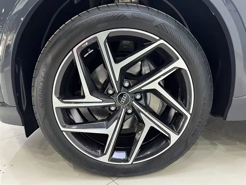Audi Q6L e-tron 2025 Model Pioneer Edition фото 18