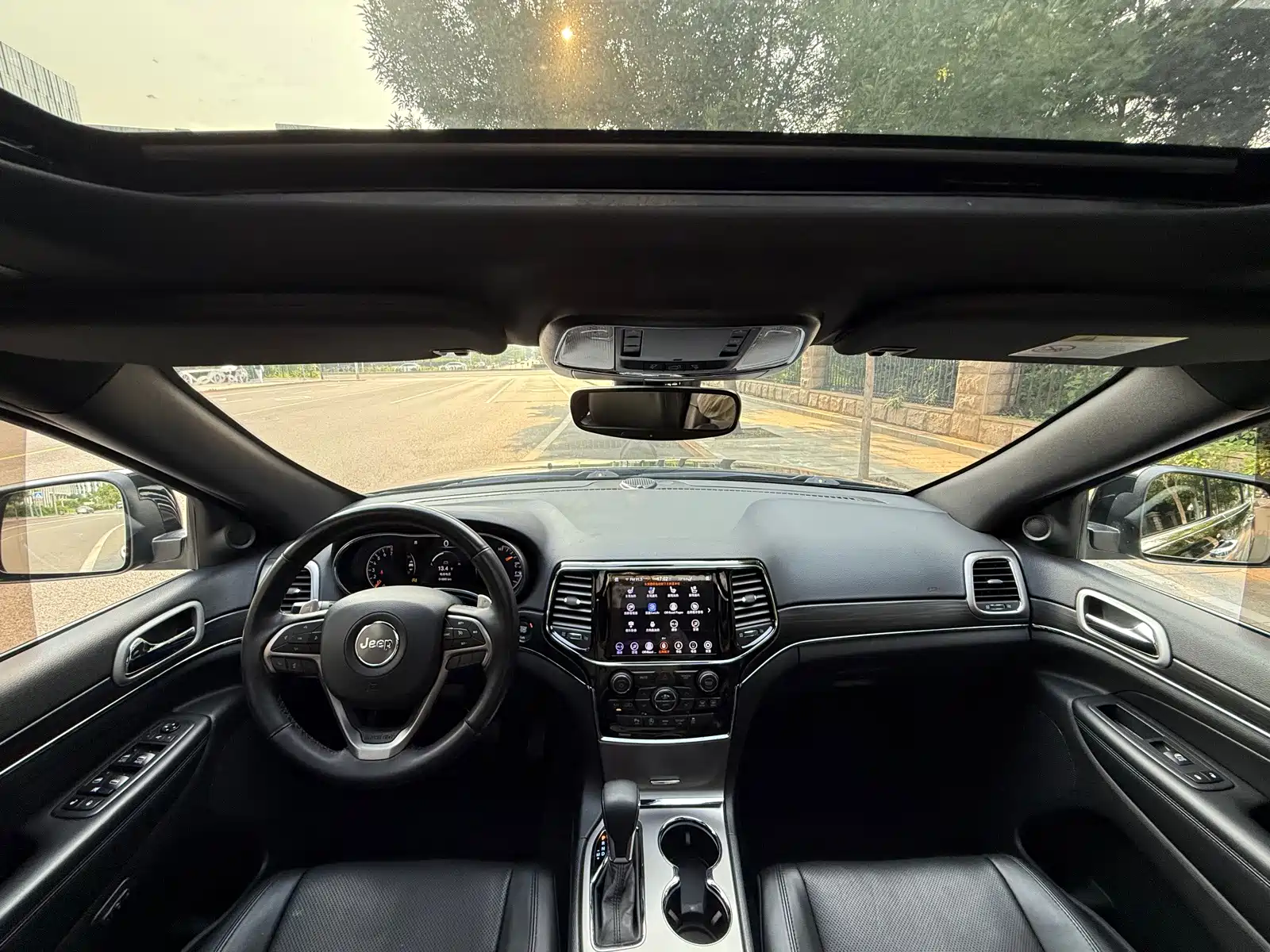 Фото 8 - Jeep Grand Cherokee (Import)