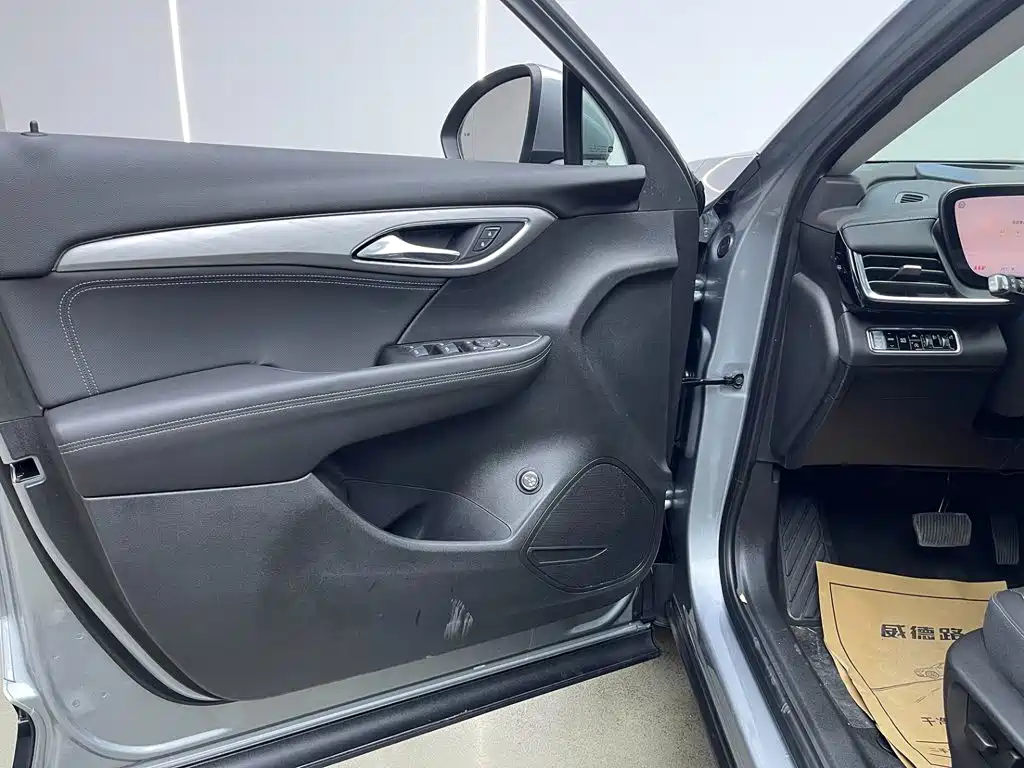 Photo 8 - Buick Envision S