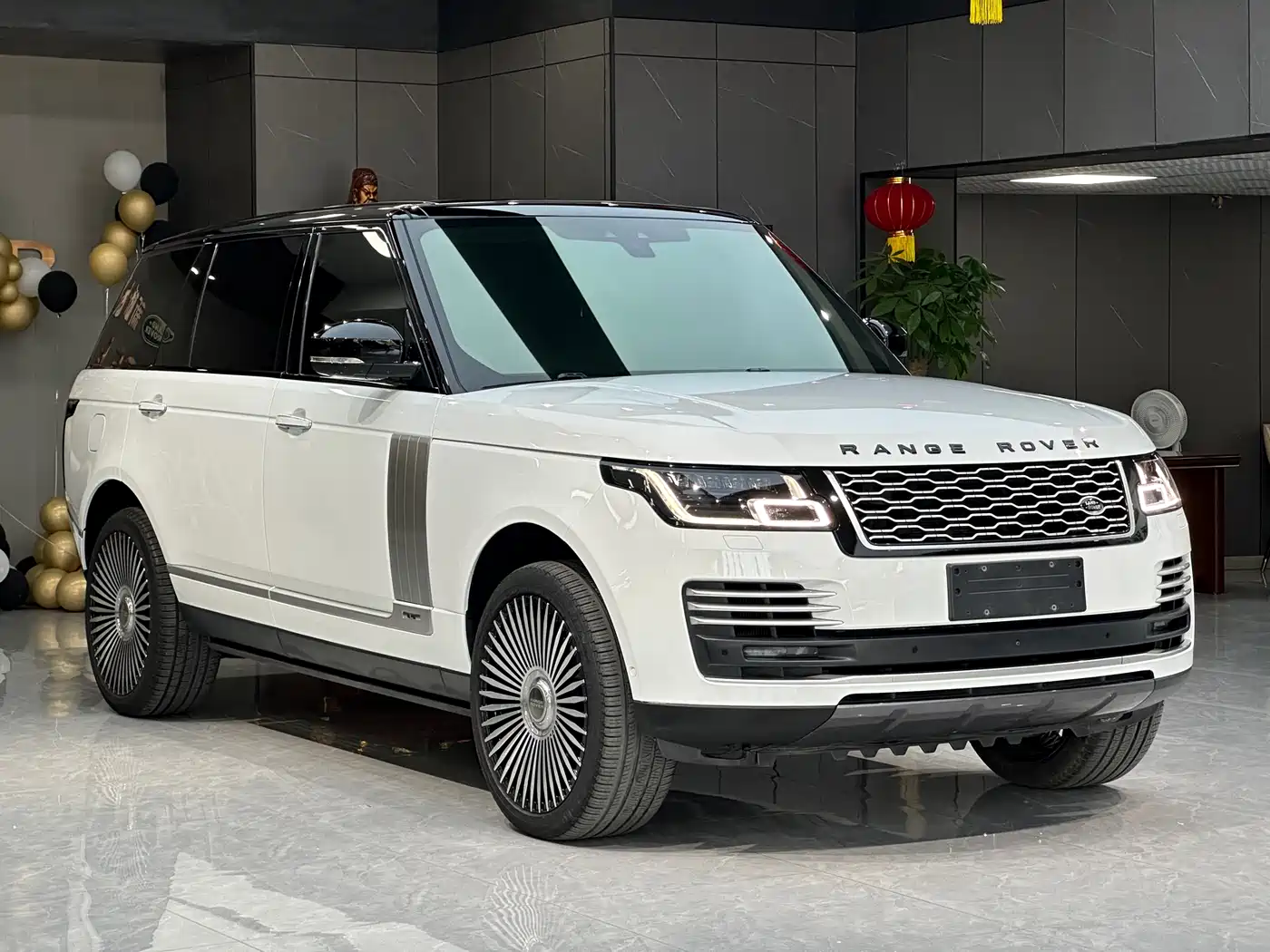 Land Rover Range Rover 2022 3.0 L6 400PS Prestige Genesis Extended Edition фото 3